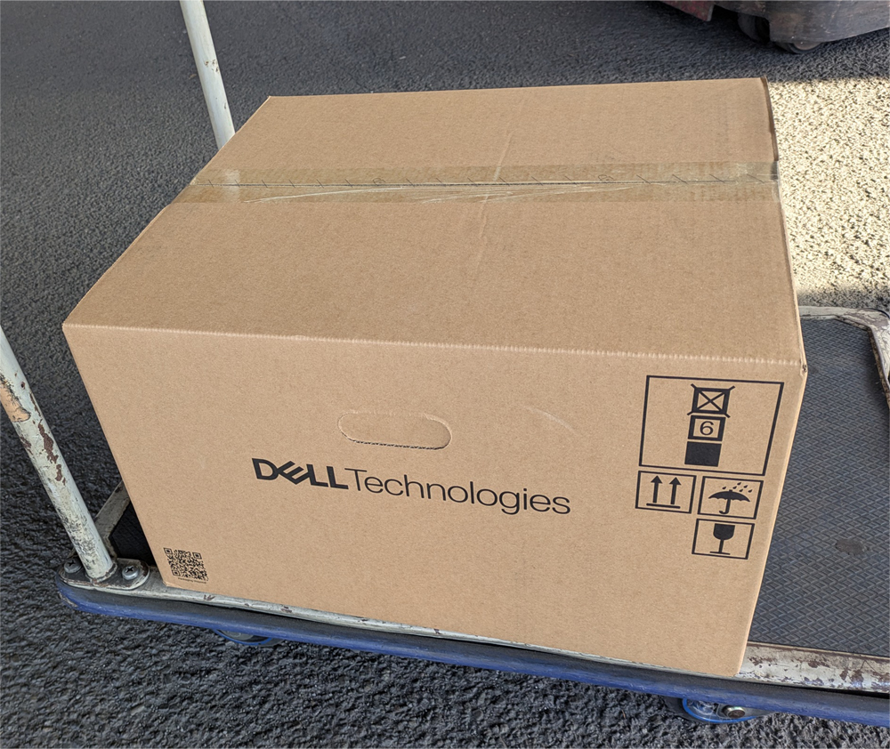 DELLサーバが届いた！
